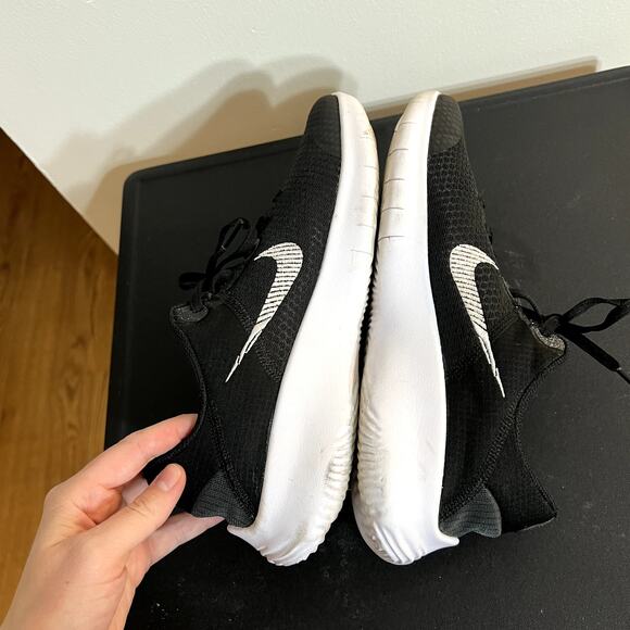 Nike Black Sneakers LAST CALL - Picture 5 of 7